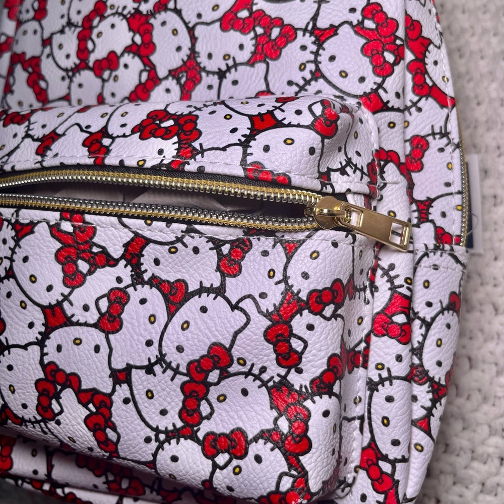 Hello Kitty Mini Backpack - Picture 4 of 8